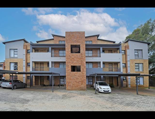 2 BEDROOM TOWNHOUSE FOR SALE IN NORTH RIDING